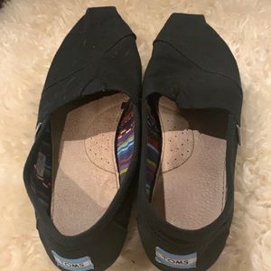 Black canvas Toms